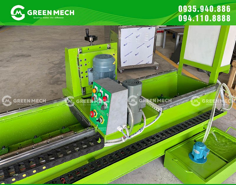 Kết cấu của máy mài dao băm gỗ hành trình 2000 chắc chắn và an toàn